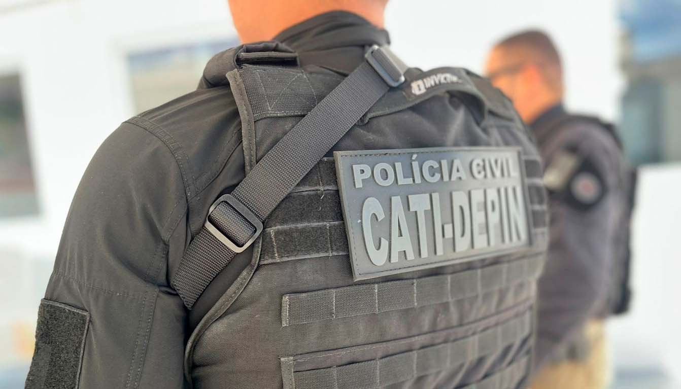 Homem é preso por violência doméstica e cultivo de drogas em Itapetinga 7 policia civil Itapetinga homem preso drogas violencia domestica